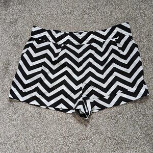 Women's "Heart Soul" Black & White Chevron Striped Athletic Shorts; Size L